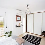 Amazing Modern House On The Sea! 度假居 *