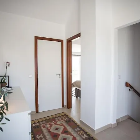 Amazing Modern House On The Sea! * فيريل
