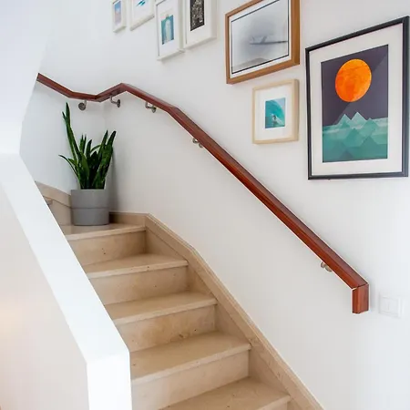 Amazing Modern House On The Sea! بيت للعطل