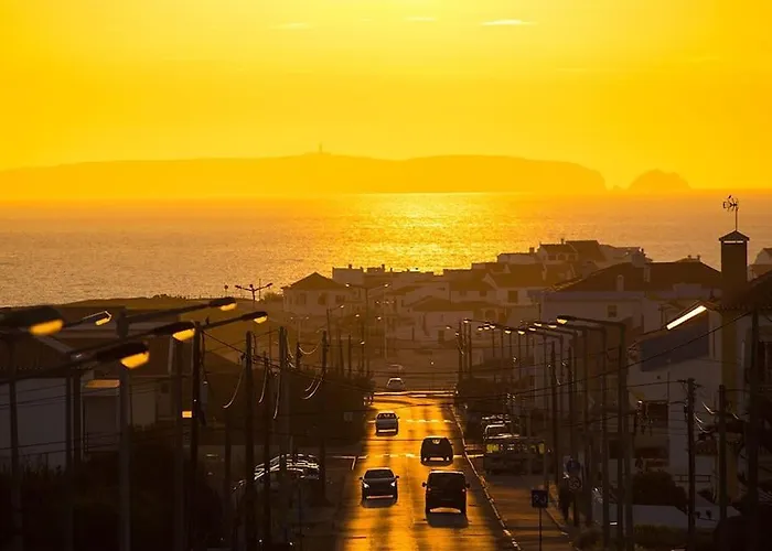 Amazing Modern House On The Sea!