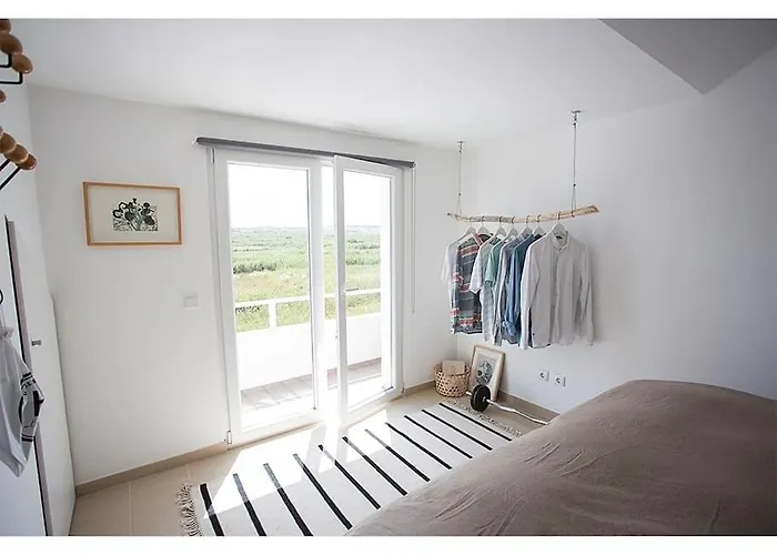 Amazing Modern House On The Sea!