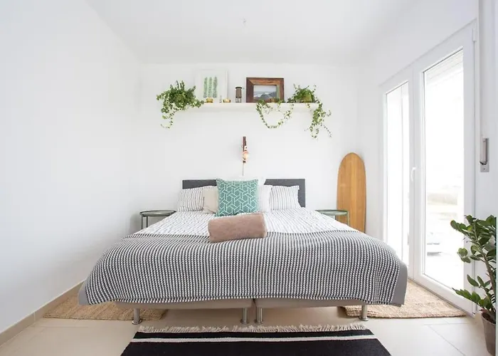 Amazing Modern House On The Sea! Hébergement de vacances *