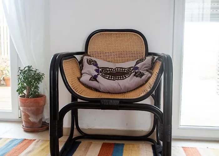 Amazing Modern House On The Sea!