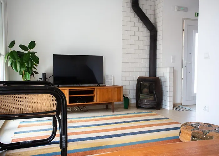 Amazing Modern House On The Sea! *