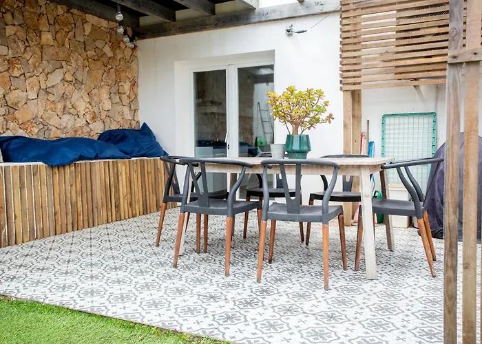 Amazing Modern House On The Sea!